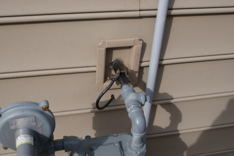 gas meter bonding seen on a charleston home inspection